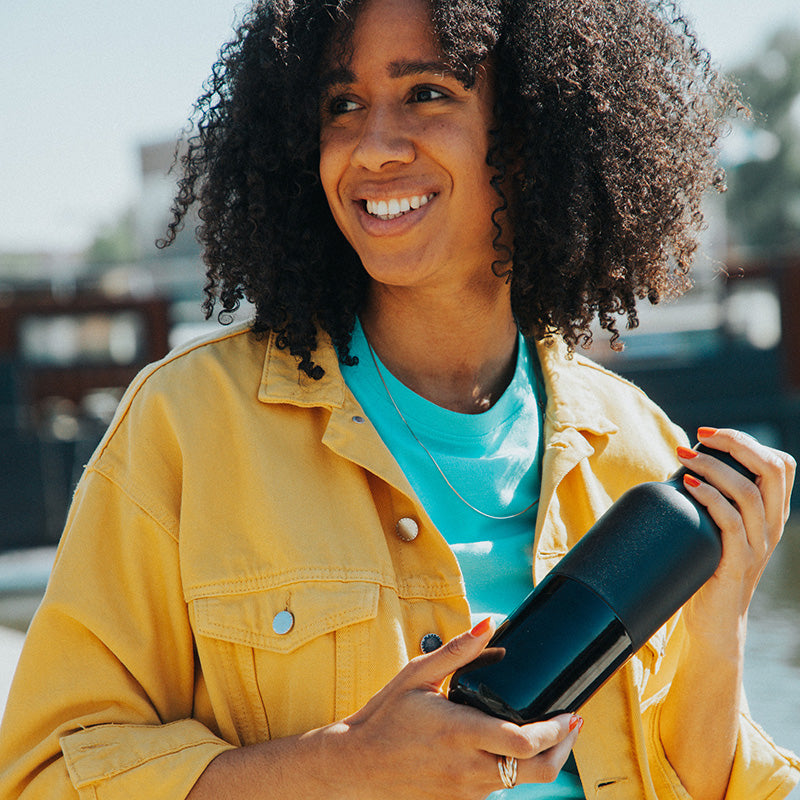 20oz-rise-classic-with-arch-loop-cap-j6 20oz_rise_classic_insulated_bottle_black_woman_smile_square.jpg