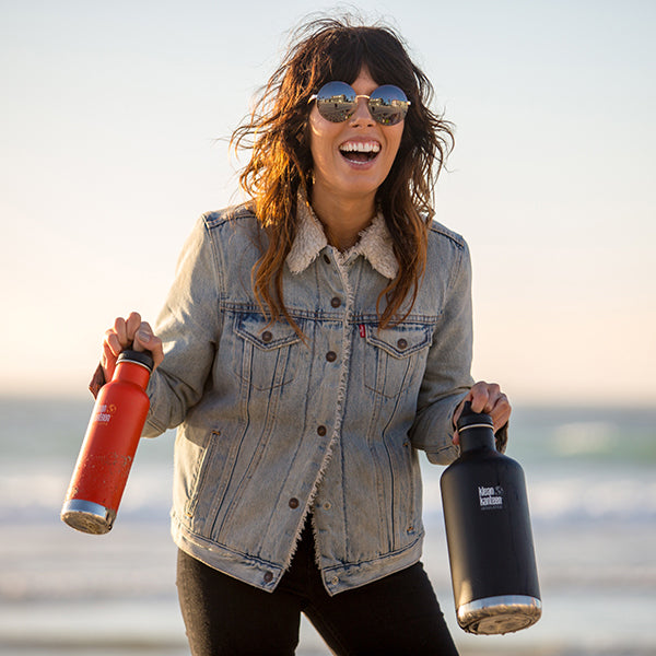 64oz-classic-with-loop-cap-v9 64oz_insulated_classic_black_beach_smile_square.jpg