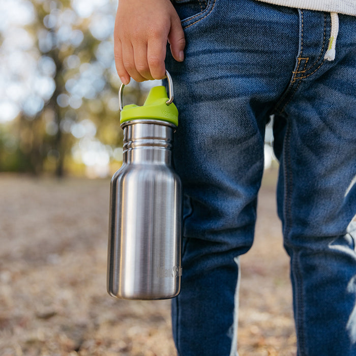 classic-kid-sippy-cap-n6 K12CNSIPPY-BS-kids_sippy_bottle_carry_lifestyle_f9e24b84-a0ae-465d-aad5-3c60c5592b7d.jpg