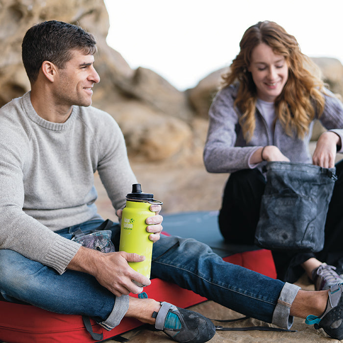 tkwide-chug-cap-f8 K32TKWSSL-JP-chug_cap_bouldering_lifestyle.jpg