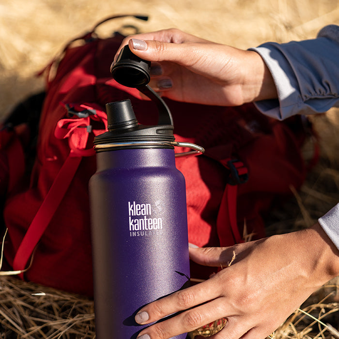 tkwide-chug-cap-f8 K32TKWSSL-KM-chug-cap-bottle-park_lifestyle.jpg