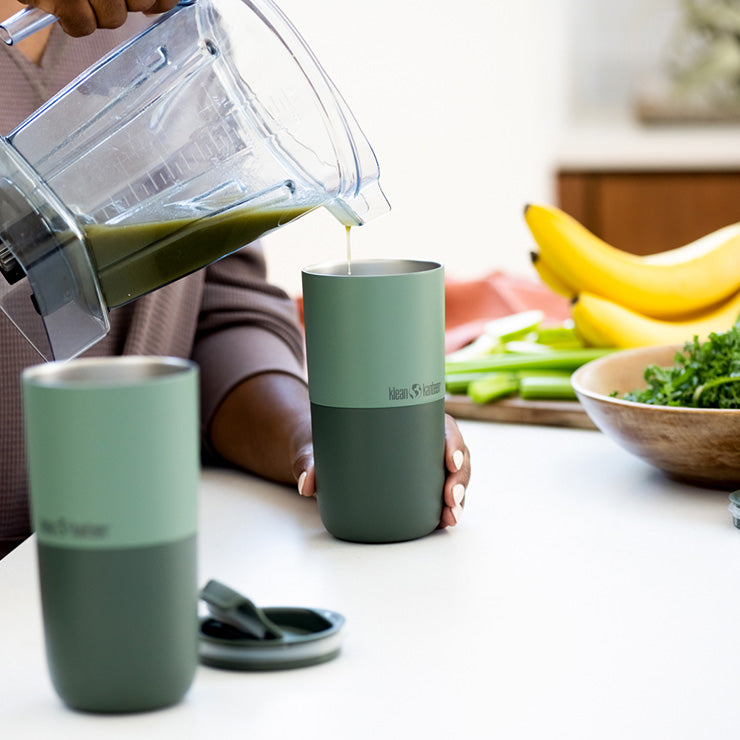 smoothie-set-i6 smoothie_kit_rise_tumbler_smoothie_pour.jpg