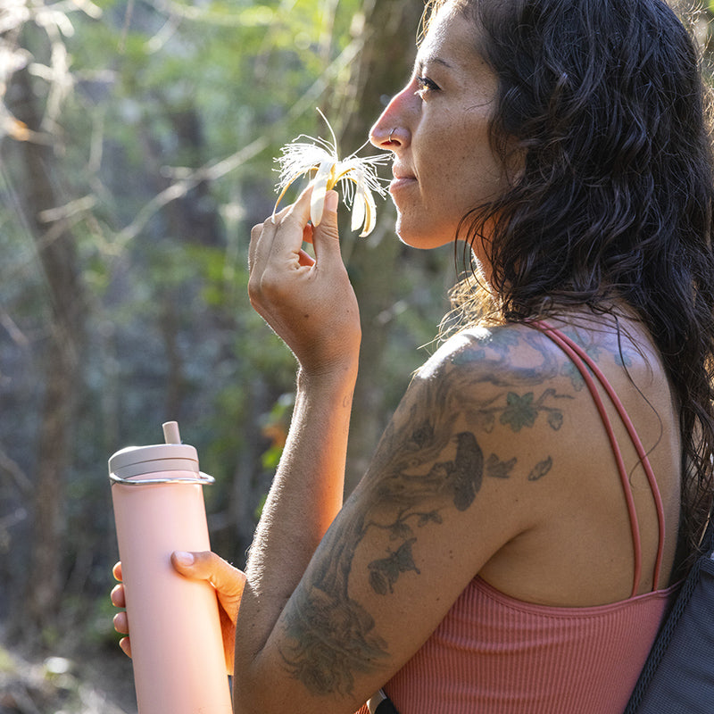 20oz-tkwide-with-twist-cap-u1 tkwide_20oz_insulated_bottle_twist_woman_flower_costarica_square.jpg