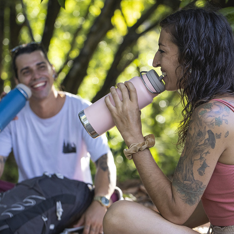 32oz-tkwide-with-twist-cap-w3 tkwide_32oz_insulated_bottle_twist_costarica_couple_drink_square.jpg
